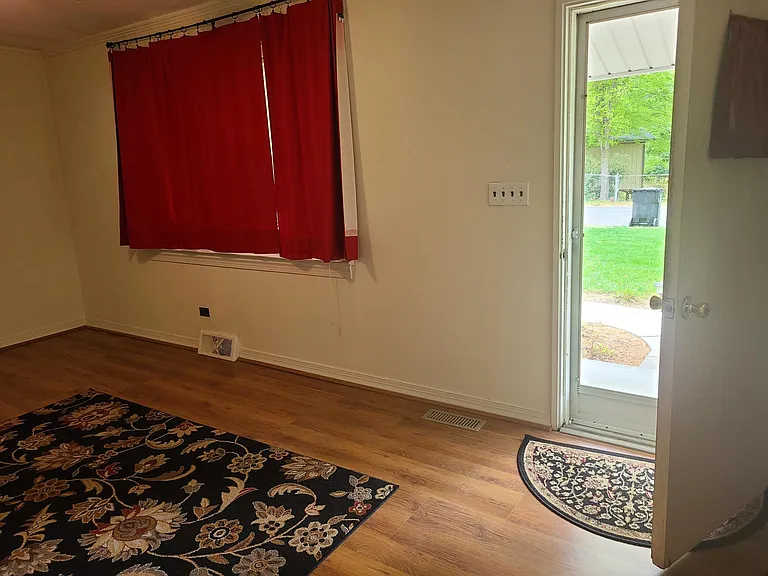 381 Mountview Ct SE — Photo 2