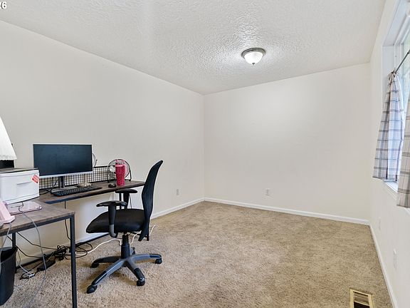 4th image of 5234 SE Alderway Ave