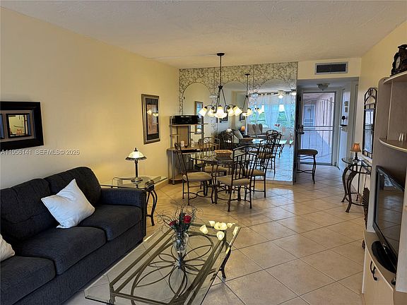 3rd image of 2861 Somerset Dr APT 407