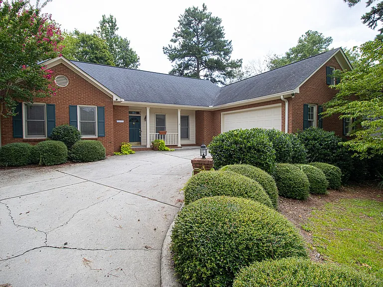 2220 Montclair Dr — Photo 1