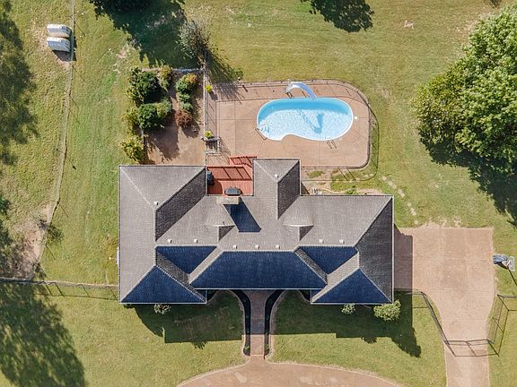 2nd image of 104 Terry Ln