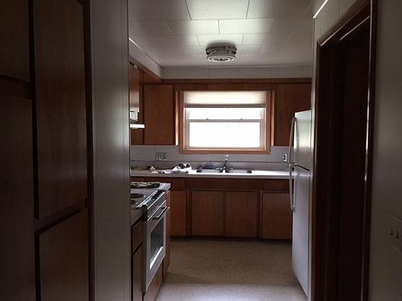 4th image of 3851 Birchwood Dr