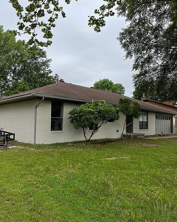 2nd image of 1501 Dovecote Ln