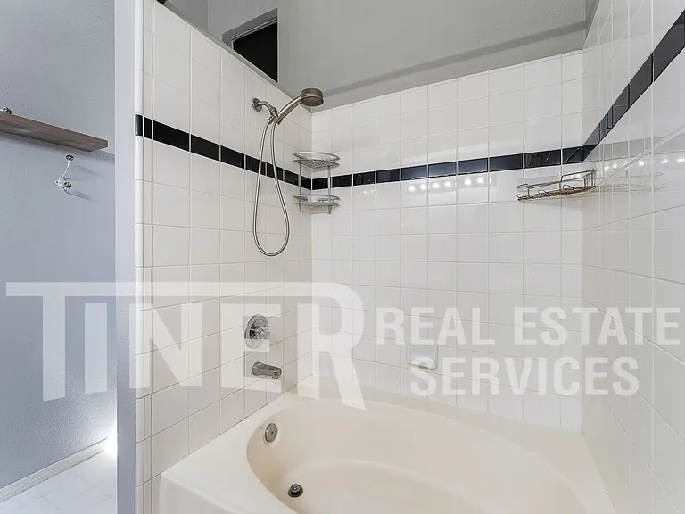 1218 Chablis Cir — Photo 16