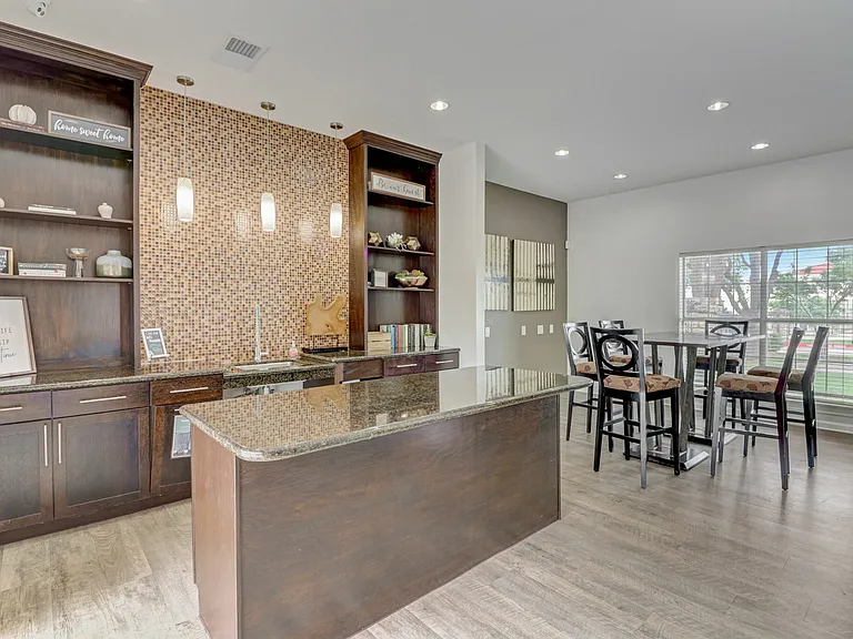 Charming Cafe Lounge _ Oak Park Apartments