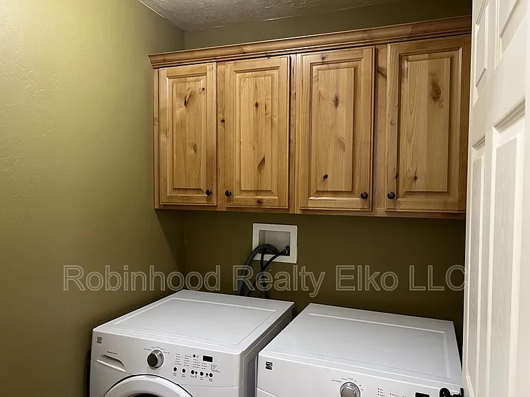 214 Brookwood Dr — Photo 12