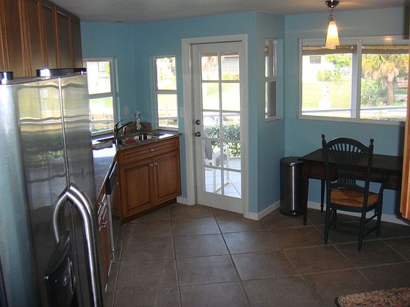5th image of 270 Magnolia Ave