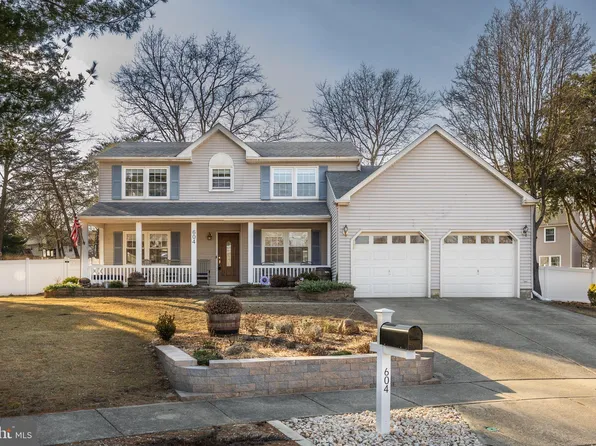604 Ashberry Ct, Mount Laurel, NJ 08054