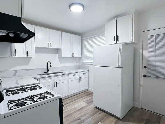 3rd image of 4195 Buckingham Rd APT A