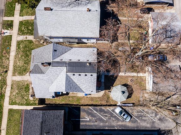 3rd image of 366 E Tompkins St
