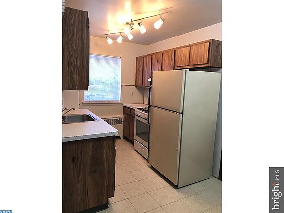 2nd image of 6928 Oakland St #1F