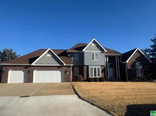 918 Springbrook Dr, Hinton, IA 51024