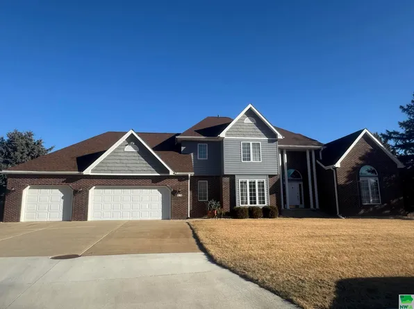 918 Springbrook Dr, Hinton, IA 51024