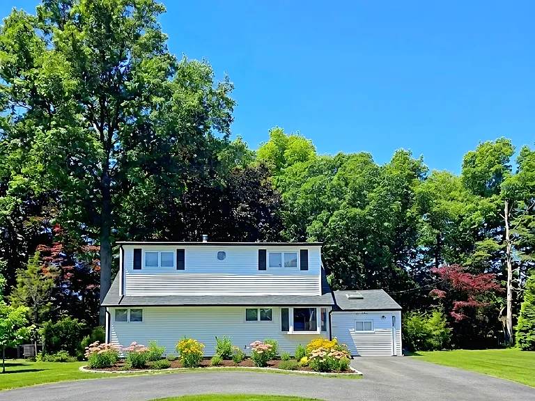18 Jean Ln — Photo 1