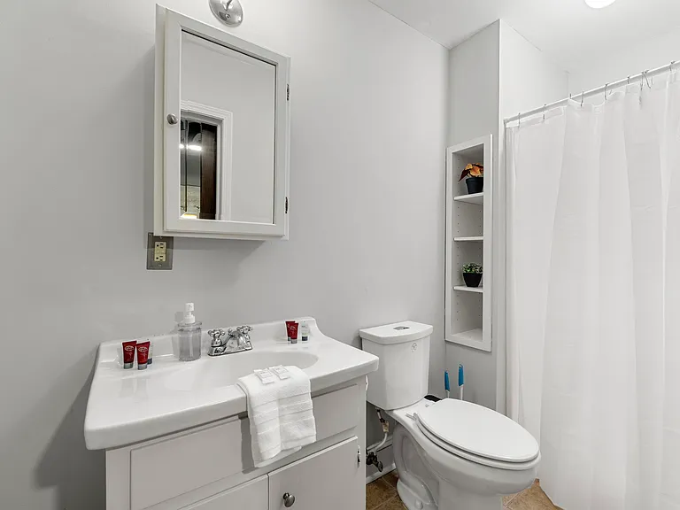 315 W Benson St — Photo 24