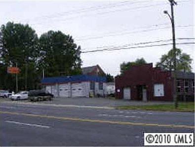 3rd image of 1501 W Franklin Blvd