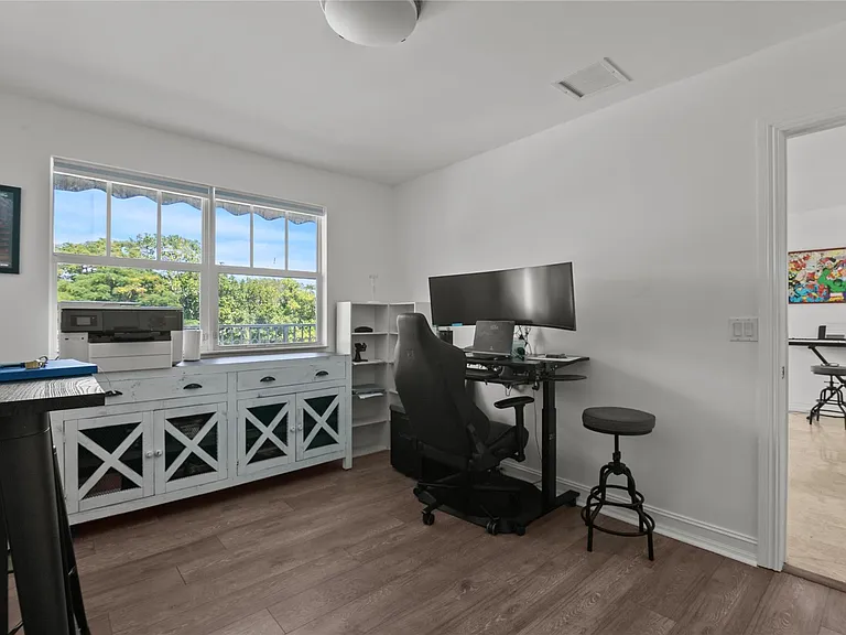 732 NE 15th Ave — Photo 34