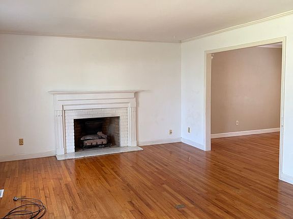 3rd image of 105 Demille Dr