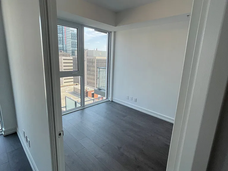 75 James St S #1816 — Photo 2