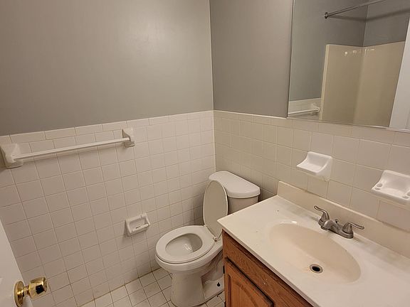 4th image of 56 Melrose Ave #2