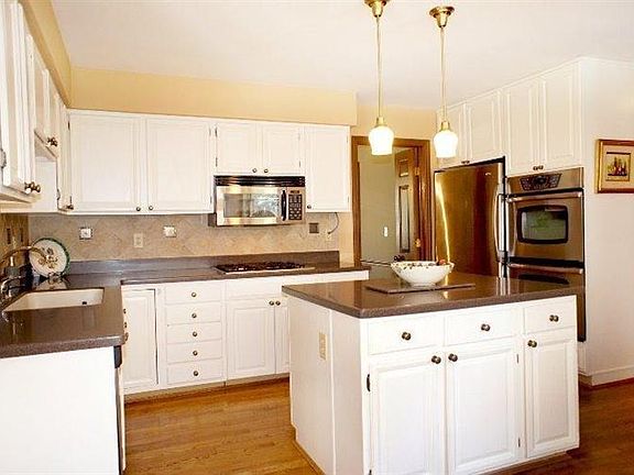 5th image of 10434 Gateway Dr