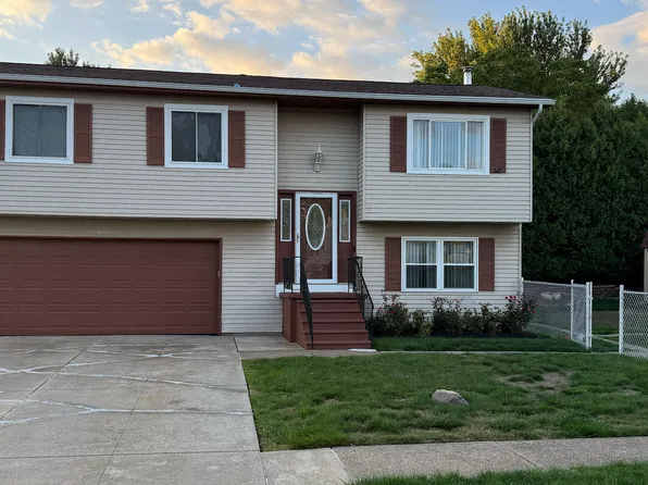 2062 Asheboro Dr, Erie, PA 16510