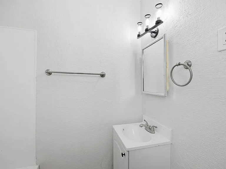 141 Oneida St — Photo 18