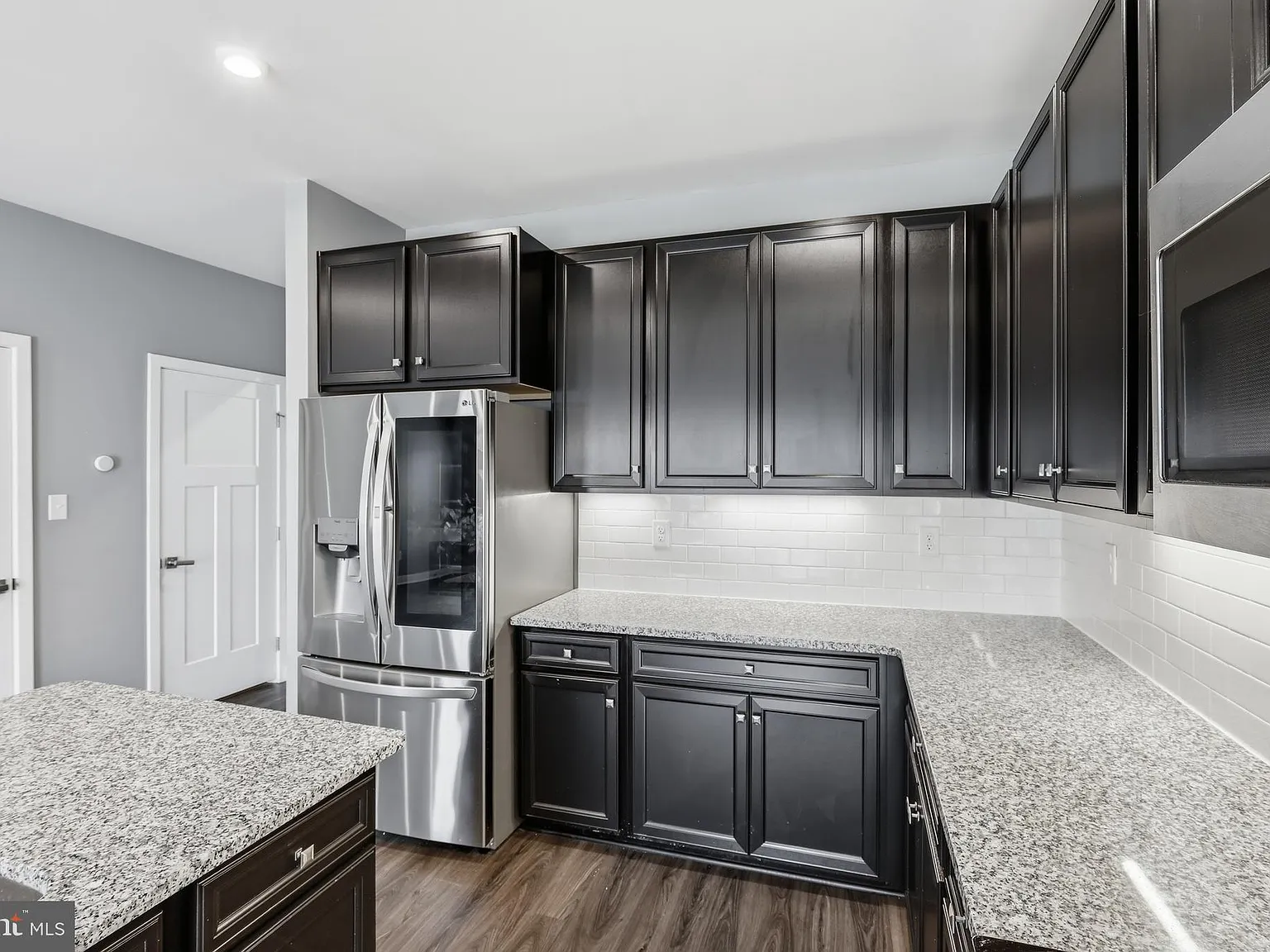 3 bed, 3.5 bath, 2550 sqft, $2,900 — Photo 2