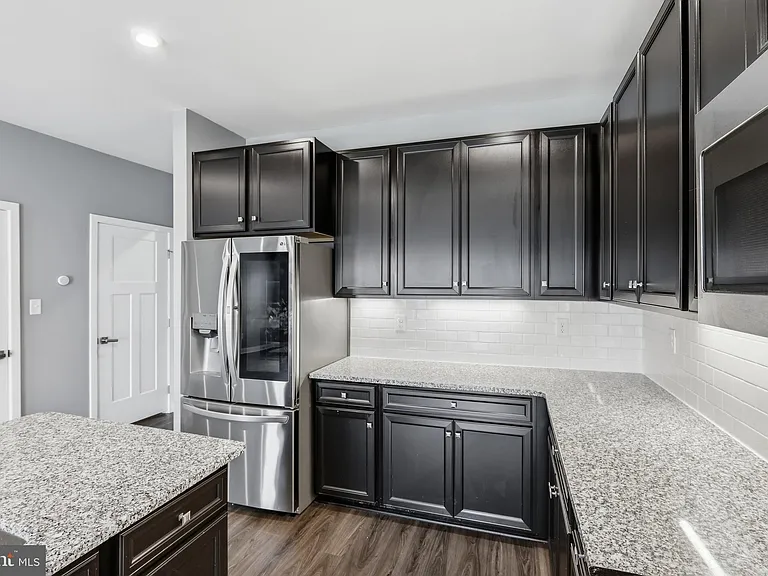 529 Swansea Dr — Photo 2