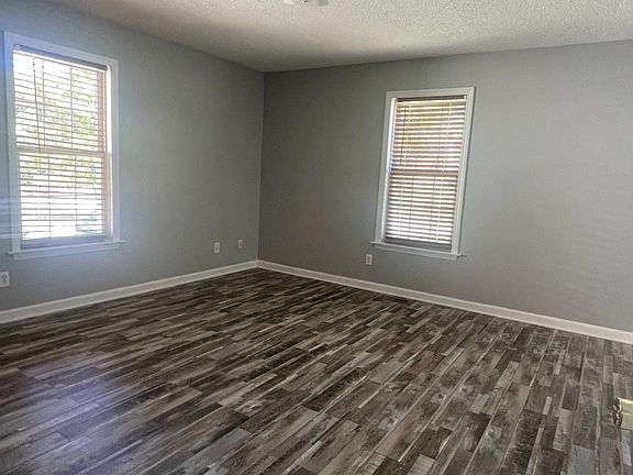 3rd image of 4815 Shady Pine Dr