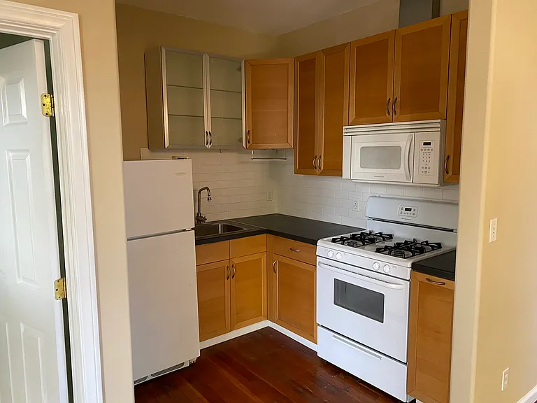 8 Esther St #10 — Photo 4