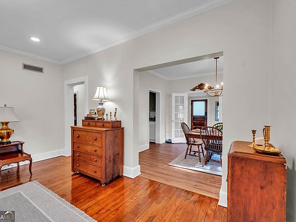 5th image of 613 N 3rd St