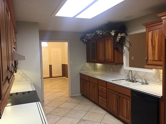 3rd image of 3502 Crestmont Dr