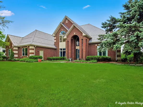 10711 Bull Valley Dr, Woodstock, IL 60098