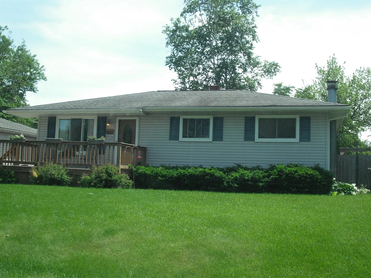 9595 Lone Pine Rd photo 1