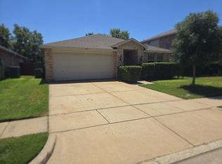 1924 Lariat Dr, Justin, TX 76247