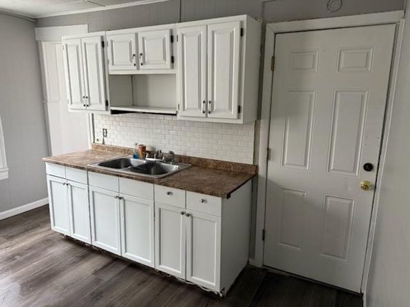 95 Center St FLOOR 1