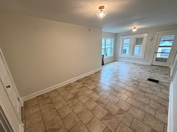 5th image of 114 Beck St