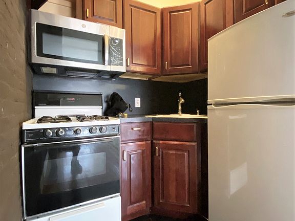 5th image of 414 W 22nd St APT 15