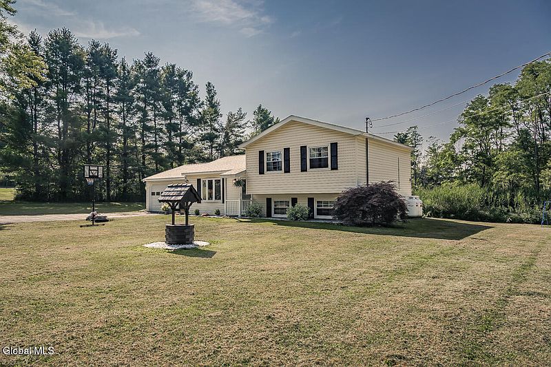 3rd image of 536 McQueen Road