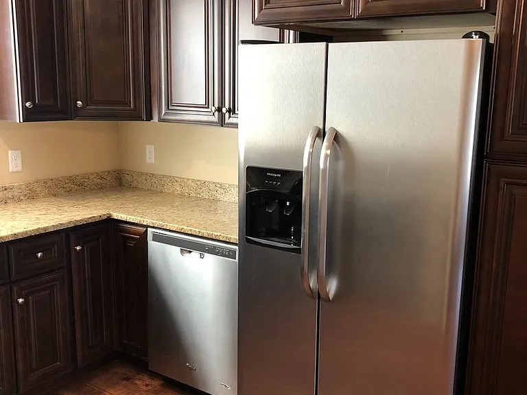 2901 W Rose St — Photo 2