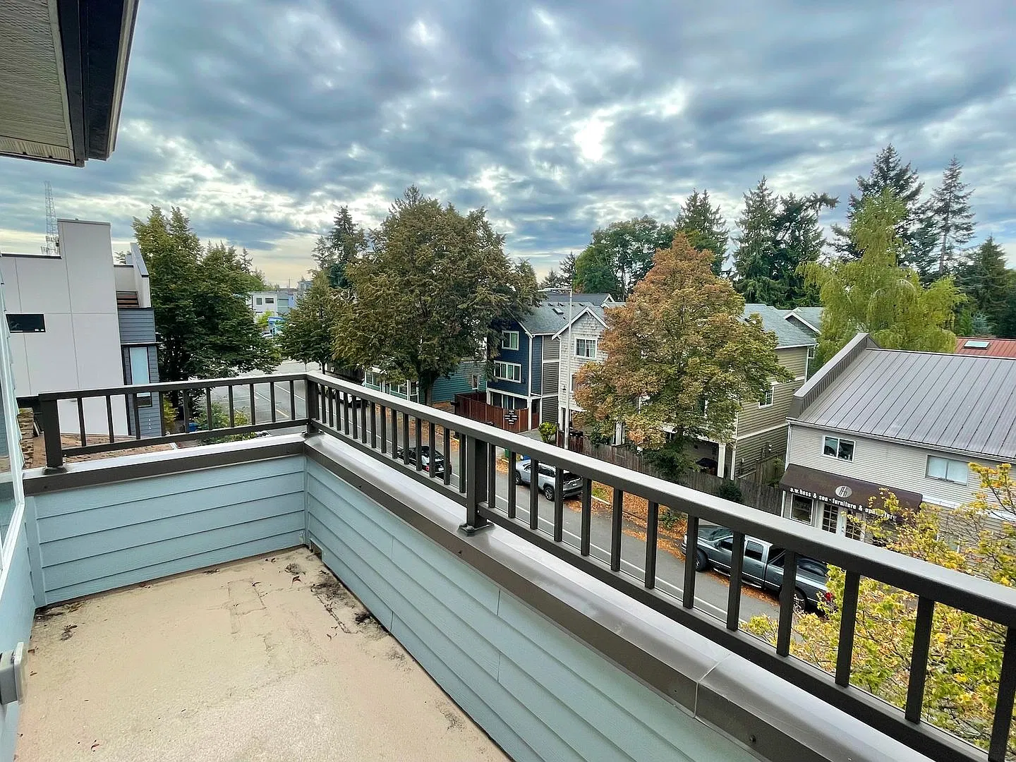 Remodeled, Top Floor 2-Bed, 2-Bath Condo in Maple Leaf — Photo 3