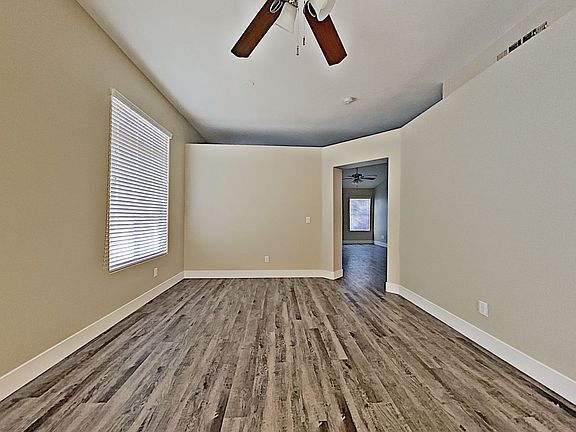 4th image of 259 Dahlia St