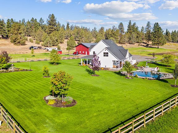 3rd image of 17150 Emerald Valley Rd