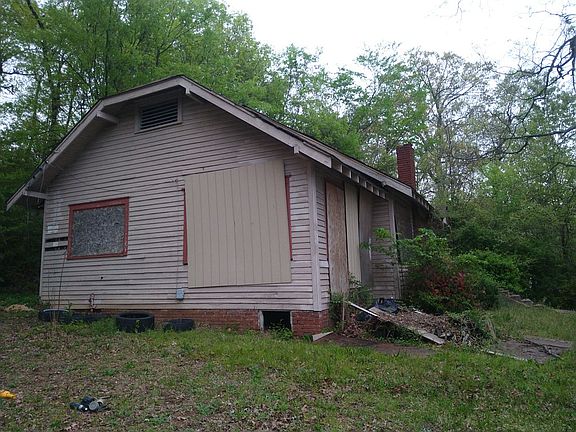3rd image of 2700 Martin Luther King Dr