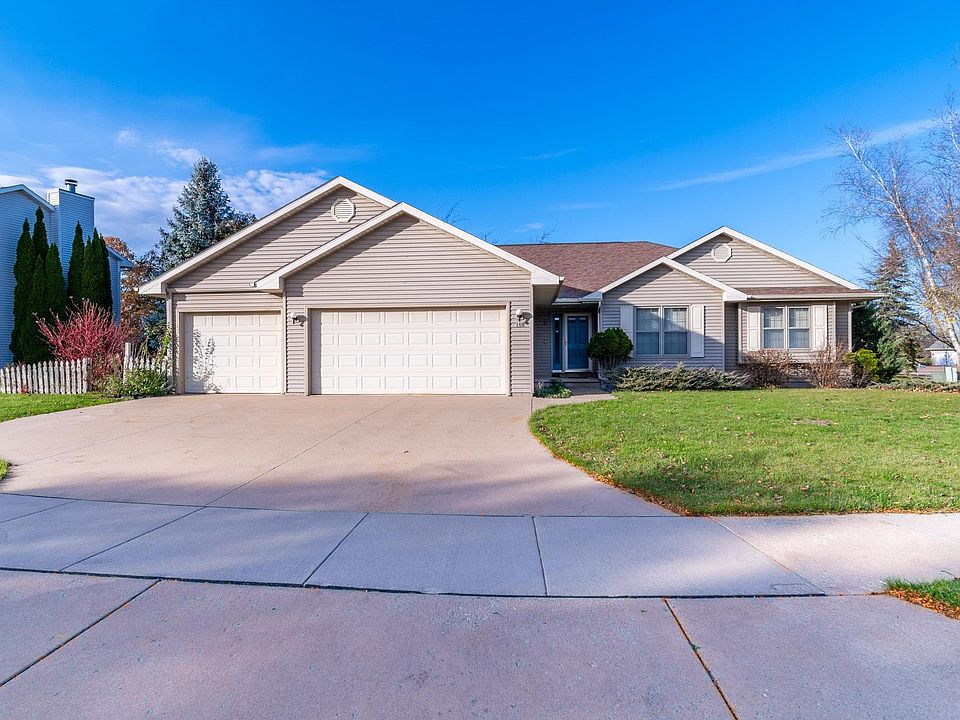 1st image of 385 Windingbrook Dr
