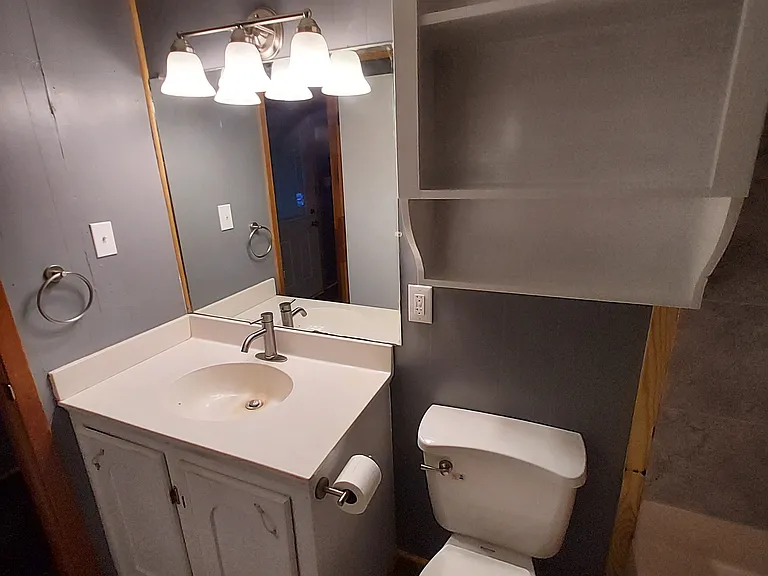 604 Mayflower Ln — Photo 9