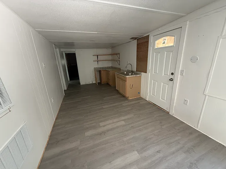 250 Robin Hood Ln — Photo 7