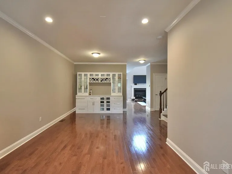 61 McCormick Ave S — Photo 6