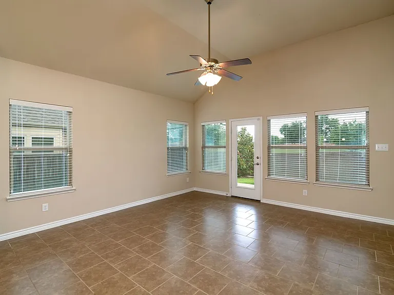 129 Griffin Ave — Photo 10